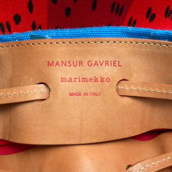Mansur Gavriel X Marimekko Mansikkavuoret Strawberry Print Canvas Bucket Bag NEW - Picture 4 of 15